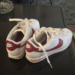 Nike White and Red Sneakers Low-Top Design